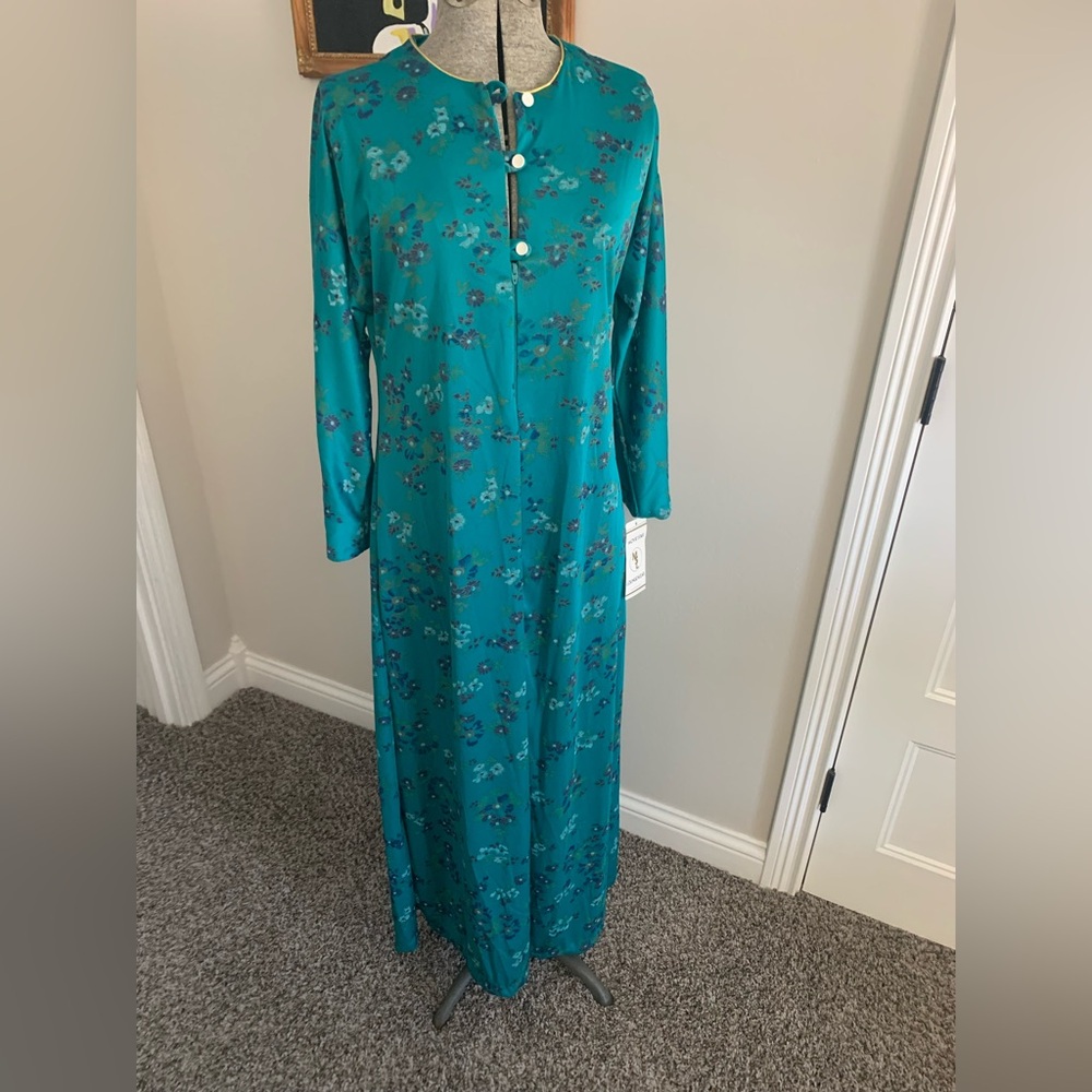 60’s Movie Star Loungewear Gown/house coat deadstock Medium pocket USA made